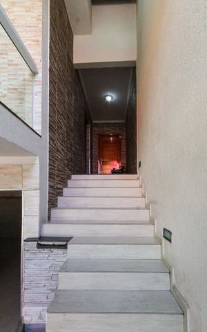 Casa à venda com 160m², 2 quartos e 4 vagasHall