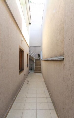 Casa à venda com 160m², 2 quartos e 4 vagasCorredor externo