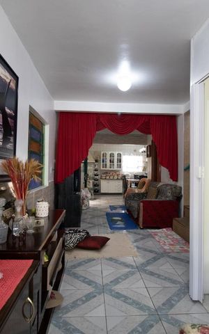 Casa à venda com 200m², 4 quartos e 1 vaga Casa à venda com 200m², 4 quartos e 1 vagaSala