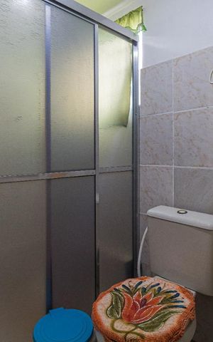Casa à venda com 200m², 4 quartos e 1 vaga Casa à venda com 200m², 4 quartos e 1 vagaBanheiro 1