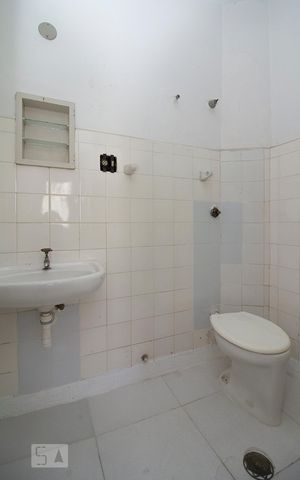 Studio para alugar com 55m², 1 quarto e sem vaga Studio para alugar com 55m², 1 quarto e sem vagaBanheiro