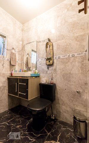 Casa à venda com 130m², 4 quartos e 2 vagasBanheiro social 2