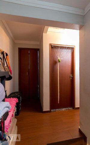 Casa à venda com 130m², 4 quartos e 2 vagasCorredor - quartos