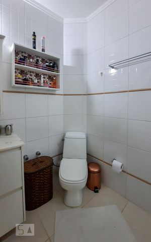 Casa de condomínio à venda com 307m², 4 quartos e 4 vagas Casa de condomínio à venda com 307m², 4 quartos e 4 vagasBanheiro Social