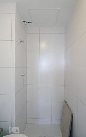 Apartamento à venda com 37m², 2 quartos e 1 vaga Apartamento à venda com 37m², 2 quartos e 1 vagaBanheiro