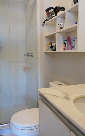 Apartamento à venda com 62m², 2 quartos e 1 vagaSuite - Banheiro