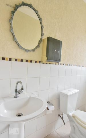 Casa à venda com 125m², 2 quartos e 2 vagasBanheiro 