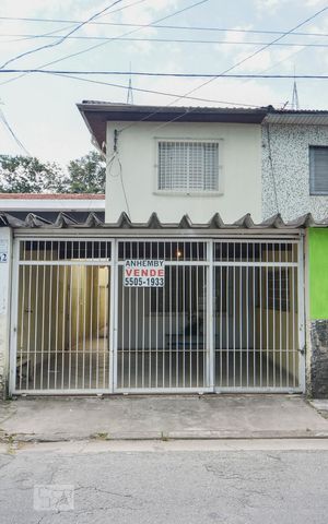 Casa à venda com 125m², 2 quartos e 2 vagasCasa