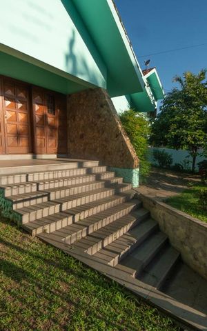 Casa à venda com 400m², 4 quartos e 4 vagasFachada