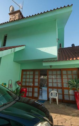 Casa à venda com 400m², 4 quartos e 4 vagasFachada Lateral