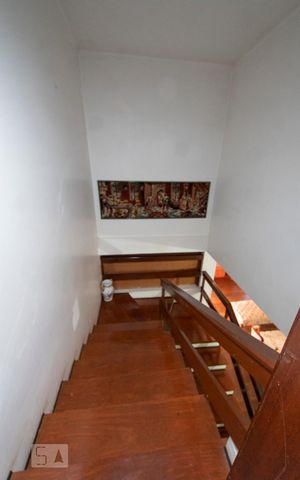Casa à venda com 400m², 4 quartos e 4 vagasEscada