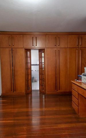 Casa à venda com 400m², 4 quartos e 4 vagasQuarto 4 Suíte