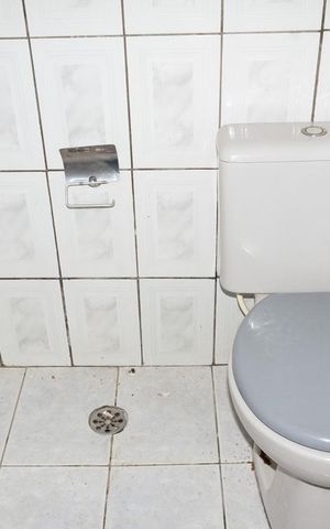 Casa à venda com 130m², 2 quartos e 1 vaga Casa à venda com 130m², 2 quartos e 1 vagaBanheiro de Serviço