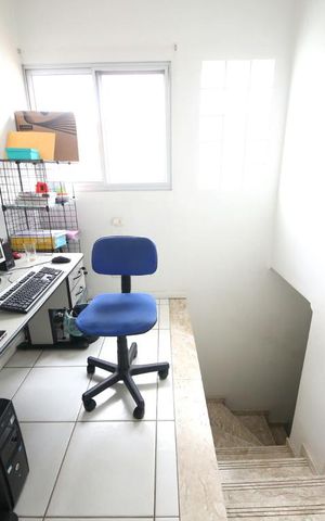 Casa à venda com 200m², 3 quartos e 2 vagasEscritório