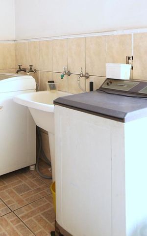 Casa à venda com 200m², 3 quartos e 2 vagasÁrea de Serviço