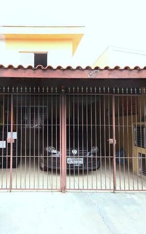 Casa à venda com 200m², 3 quartos e 2 vagasFachada