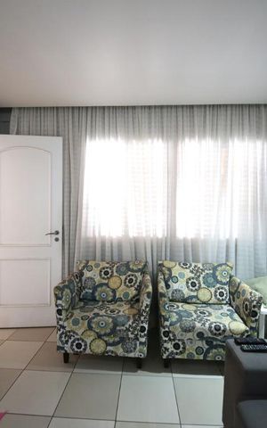 Casa à venda com 200m², 3 quartos e 2 vagasSala