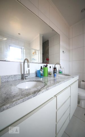 Casa à venda com 200m², 3 quartos e 2 vagasBanheiro