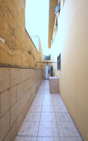 Casa à venda com 200m², 3 quartos e 2 vagasCorredor Lateral