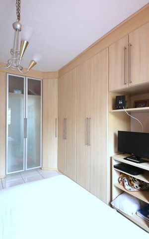 Casa à venda com 200m², 3 quartos e 2 vagasSuíte