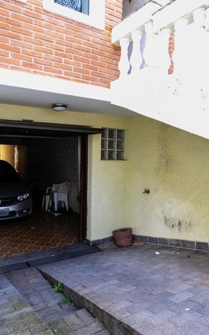 Casa à venda com 195m², 3 quartos e 3 vagasGaragem