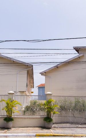 Casa de condomínio à venda com 150m², 2 quartos e 2 vagas Casa de condomínio à venda com 150m², 2 quartos e 2 vagasFachada