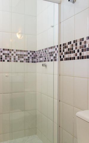 Casa de condomínio à venda com 150m², 2 quartos e 2 vagas Casa de condomínio à venda com 150m², 2 quartos e 2 vagasBanheiro da suíte 2