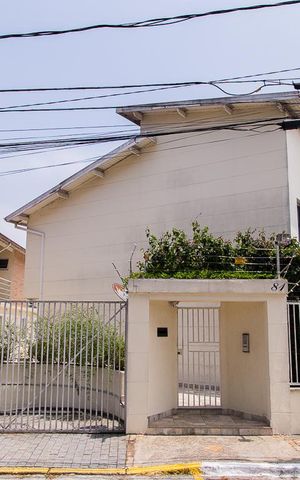 Casa de condomínio à venda com 150m², 2 quartos e 2 vagas Casa de condomínio à venda com 150m², 2 quartos e 2 vagasFachada