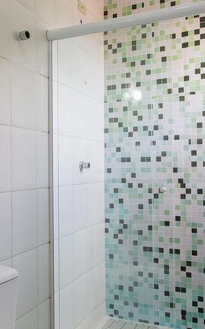 Casa de condomínio à venda com 150m², 2 quartos e 2 vagas Casa de condomínio à venda com 150m², 2 quartos e 2 vagasBanheiro da suíte