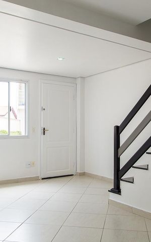 Casa de condomínio à venda com 150m², 2 quartos e 2 vagas Casa de condomínio à venda com 150m², 2 quartos e 2 vagasSala