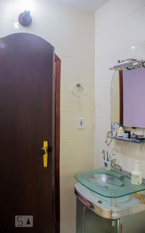 Casa à venda com 150m², 3 quartos e 2 vagas Casa à venda com 150m², 3 quartos e 2 vagasBanheiro da Suíte