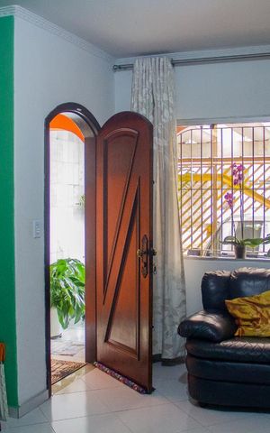 Casa à venda com 150m², 3 quartos e 2 vagas Casa à venda com 150m², 3 quartos e 2 vagasSala