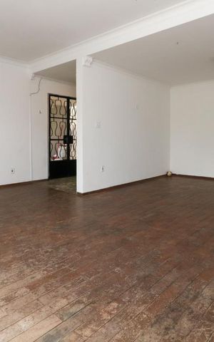 Casa à venda com 357m², 3 quartos e 3 vagas Casa à venda com 357m², 3 quartos e 3 vagasSala