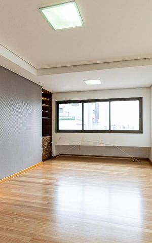 Apartamento à venda com 280m², 3 quartos e 4 vagas Apartamento à venda com 280m², 3 quartos e 4 vagasSala