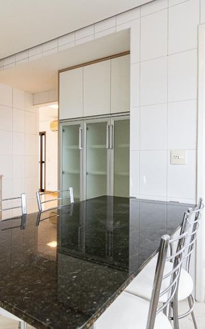 Apartamento à venda com 280m², 3 quartos e 4 vagas Apartamento à venda com 280m², 3 quartos e 4 vagasCozinha