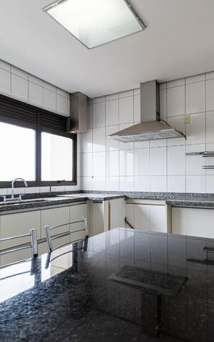 Apartamento à venda com 280m², 3 quartos e 4 vagas Apartamento à venda com 280m², 3 quartos e 4 vagasCozinha