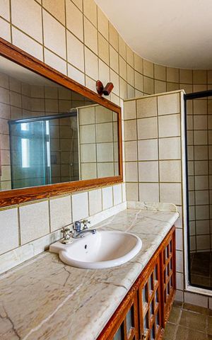 Casa de condomínio à venda com 362m², 4 quartos e 2 vagas Casa de condomínio à venda com 362m², 4 quartos e 2 vagasBanheiro da Suíte 3