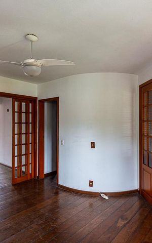 Casa de condomínio à venda com 362m², 4 quartos e 2 vagas Casa de condomínio à venda com 362m², 4 quartos e 2 vagasSuite 3