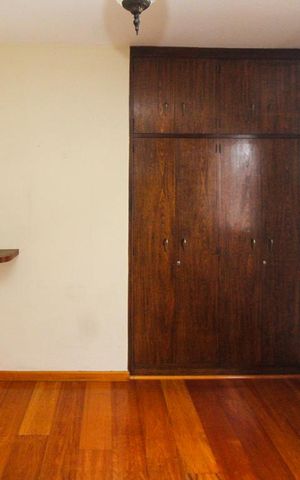 Casa à venda com 300m², 3 quartos e 6 vagas Casa à venda com 300m², 3 quartos e 6 vagasQuarto 02
