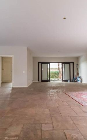 Casa à venda com 400m², 4 quartos e 3 vagas Casa à venda com 400m², 4 quartos e 3 vagasSala