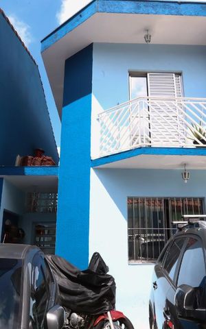 Casa à venda com 100m², 2 quartos e 2 vagasFachada