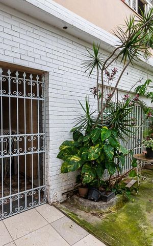 Casa à venda com 140m², 3 quartos e 1 vaga Casa à venda com 140m², 3 quartos e 1 vagaFrente / Jardim