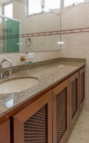 Casa à venda com 155m², 3 quartos e 2 vagasBanheiro da Suíte