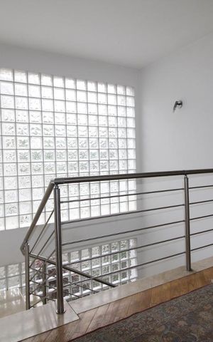 Casa à venda com 875m², 4 quartos e 6 vagasEscadas