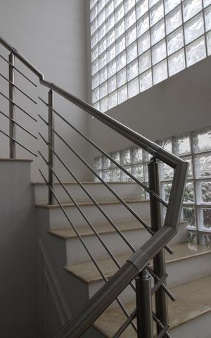 Casa à venda com 875m², 4 quartos e 6 vagasEscada