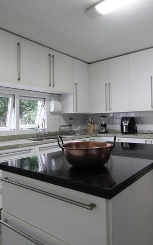 Casa à venda com 875m², 4 quartos e 6 vagasCozinha