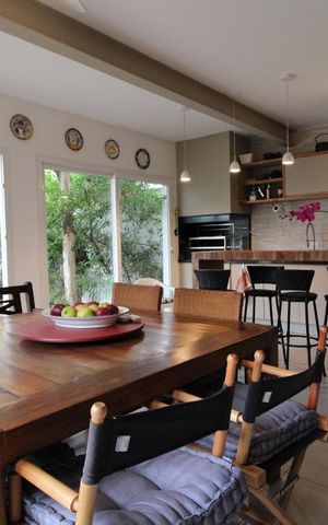 Casa à venda com 875m², 4 quartos e 6 vagasÁrea Externa