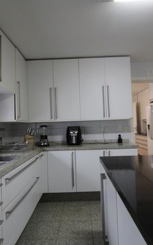 Casa à venda com 875m², 4 quartos e 6 vagasCozinha