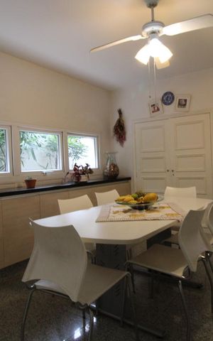 Casa à venda com 875m², 4 quartos e 6 vagasCozinha