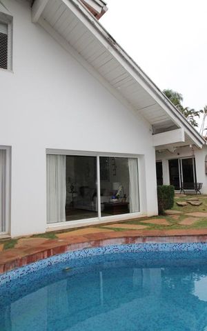 Casa à venda com 875m², 4 quartos e 6 vagasPiscina